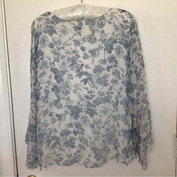 Viola Borghi Italy Blue Floral Silk Blouse with Bell Sleeves Sz L - Picture 3 of 9